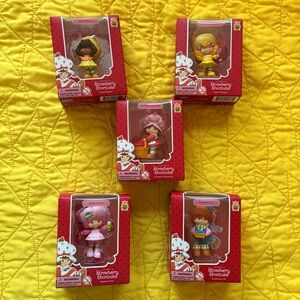 Five TLS Toy Strawberry Shortcake First Series Collectible Figures- NIB